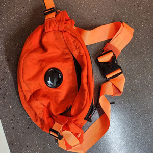 cp컴퍼니 크로스백