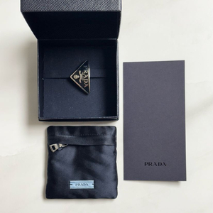 프라다 메탈 헤어 클립