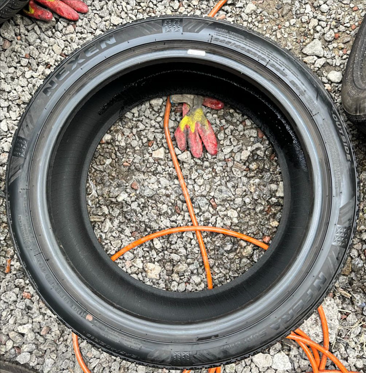 245 40 19중고타이어한대분2454019--2