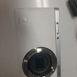 nx mini 카메라 바디만 팝니다.