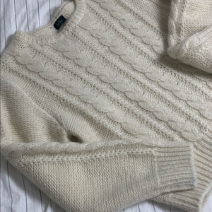 더바넷 니트Pope Cable Knit Sweater