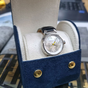정품 루이비통 자개판 여자손목시계