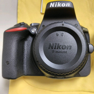 니콘 D5500 DSLR 카메라