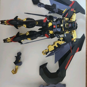 1/100 아스트레이 골드 프레임 아마츠 미나 가조립