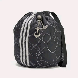 아디다스 x 떠그 클럽 패디드 백 블랙