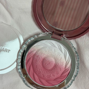 질스튜어트 길티파르페타임 한정 블러셔 102