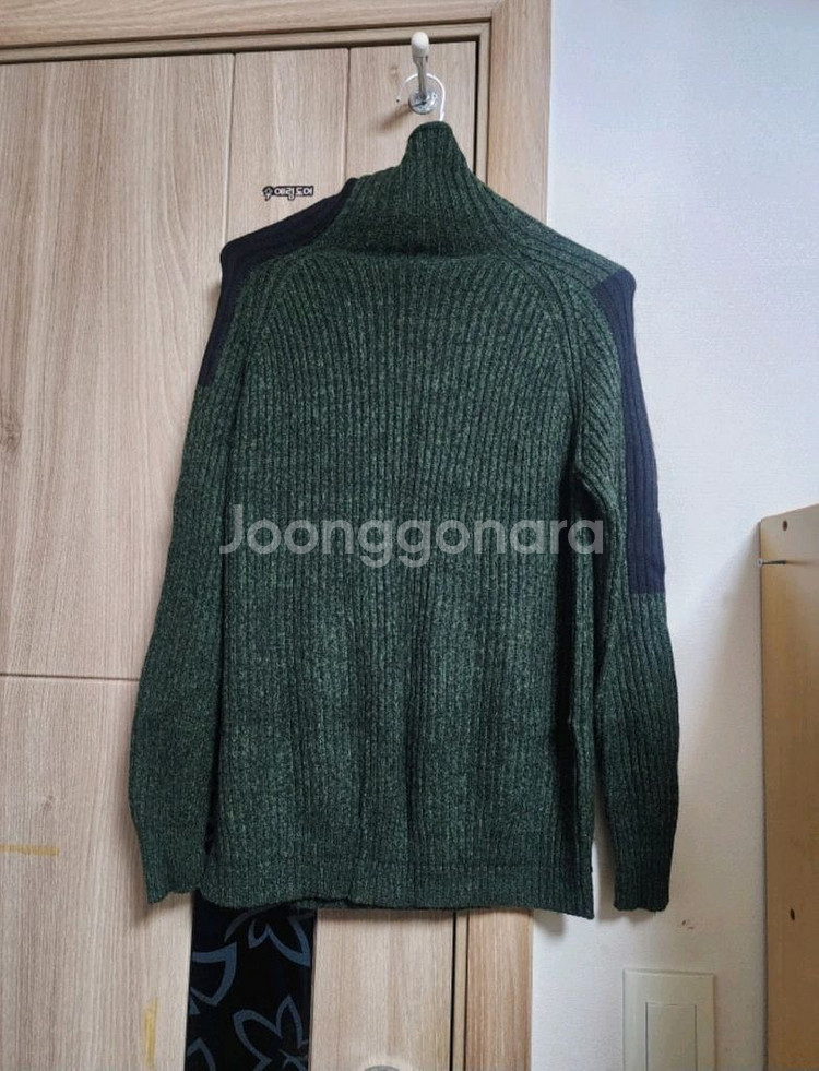 골지 짜임 터틀넥 니트--1