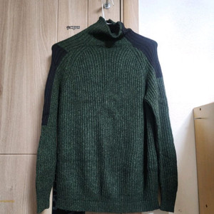 골지 짜임 터틀넥 니트