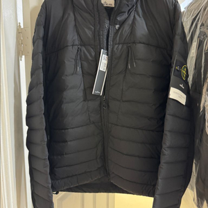 스톤아일랜드 25FW 심리스 경랑패딩 블랙