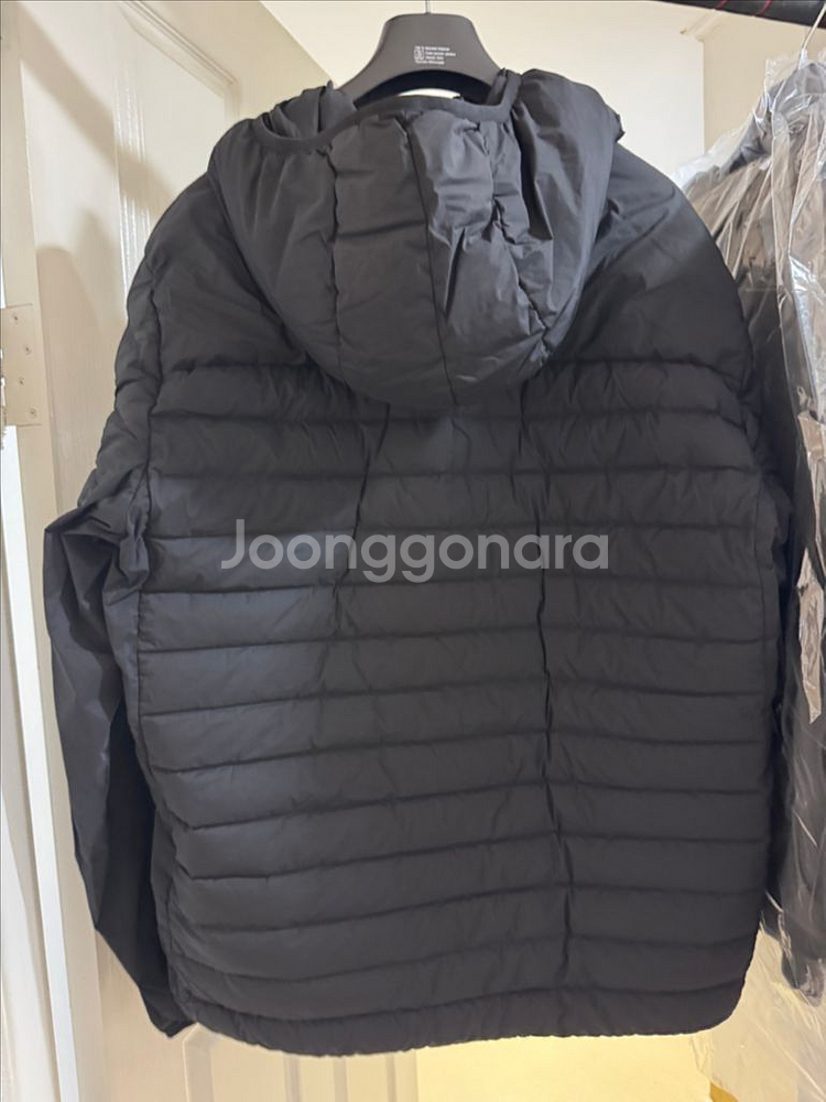스톤아일랜드 25FW 심리스 경랑패딩 블랙--1