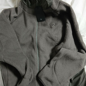 산산기어 25fw 플리스 자켓 카키 4사이즈 새상품