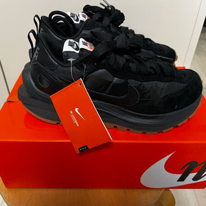 나이키x사카이 베이퍼와플 블랙앤검 230 판매