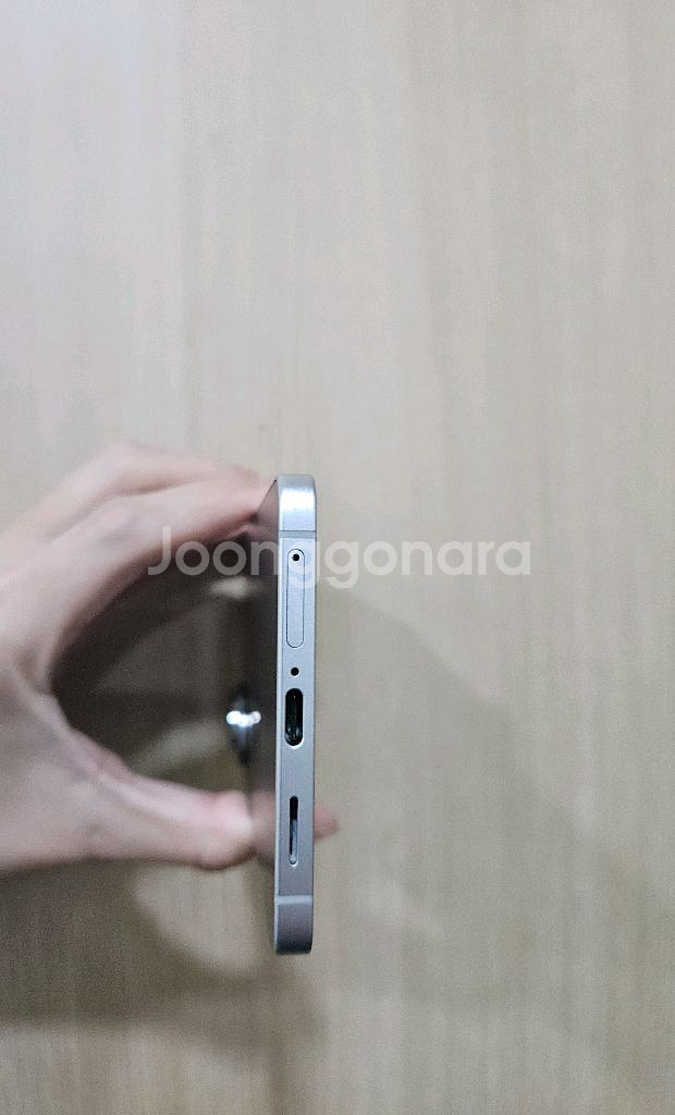 갤럭시 S25엣지 S급 풀박스 256G 팝니다--6