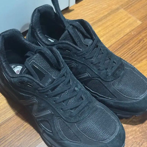 [260] 뉴발란스 990v4 트리플 블랙
