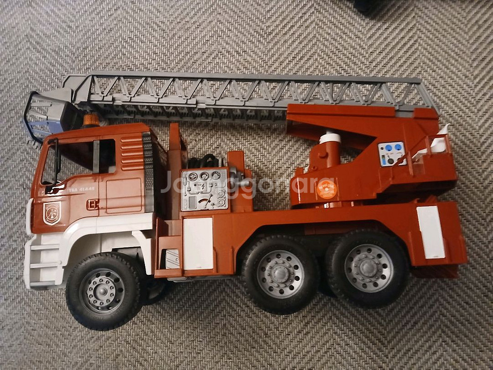 브루더 소방차 포크레인 팝니다--1