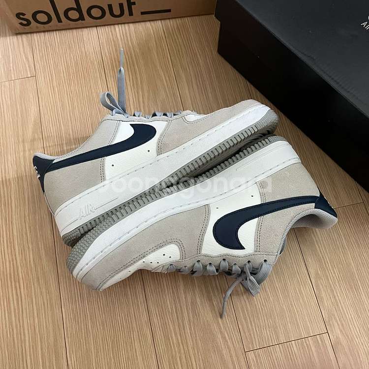 나이키 에어포스 라이트스모크그레이 255사이즈 팔아요--1