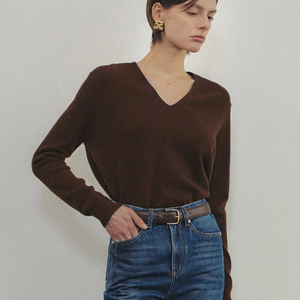 (36) 엘보른 티아나 메리노 울 100 브이넥 니트