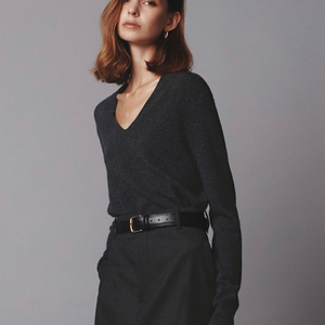 (36) 엘보른 티아나 메리노 울 100 브이넥 니트