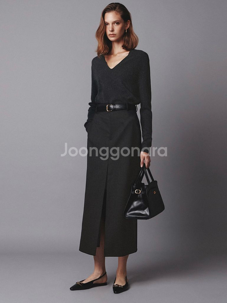 (36) 엘보른 티아나 메리노 울 100 브이넥 니트--2