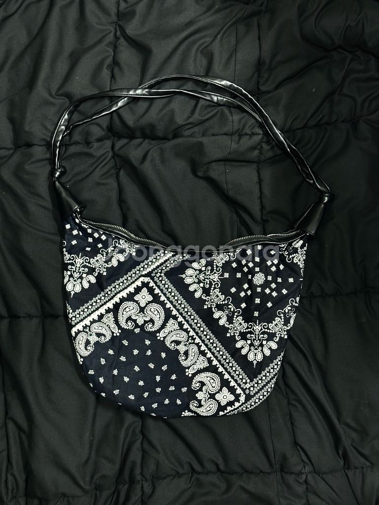 다크 네이비 페이즐리 반다나 숄더백--0