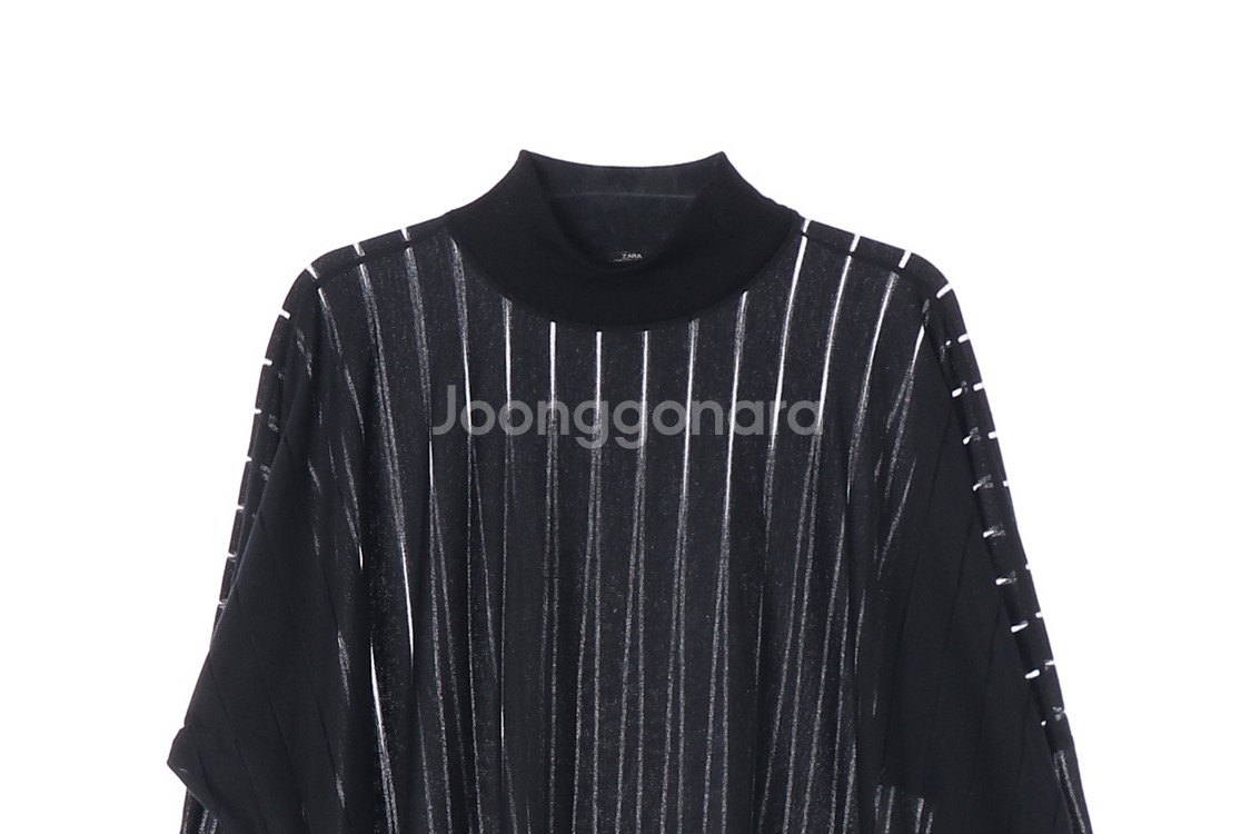 [M]자라 블랙 스트라이프 패턴 모크넥 오버핏 반팔 티--1