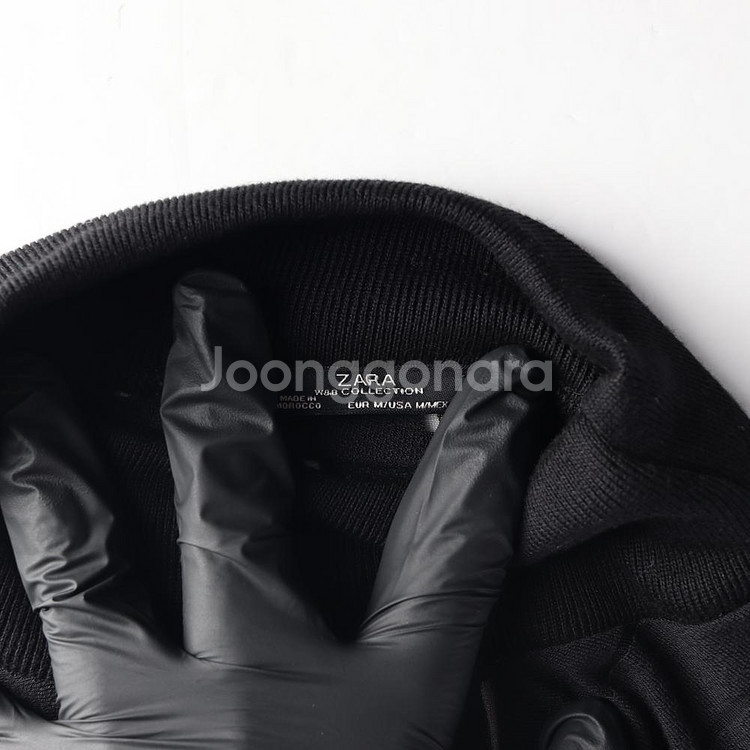 [M]자라 블랙 스트라이프 패턴 모크넥 오버핏 반팔 티--4