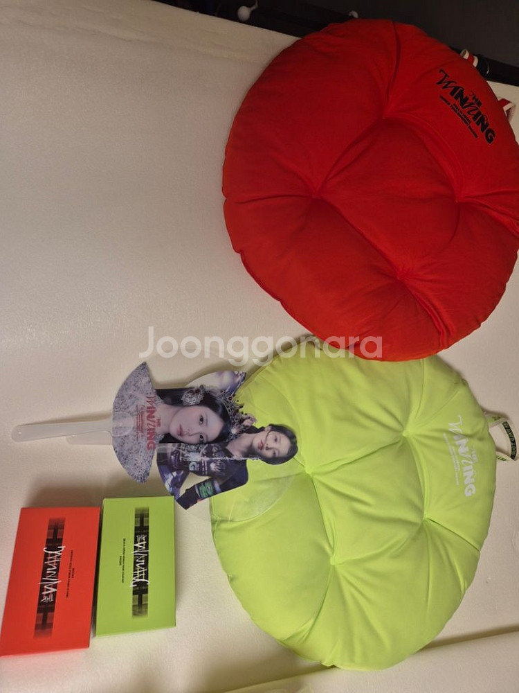 아이유 굿즈 판매--9