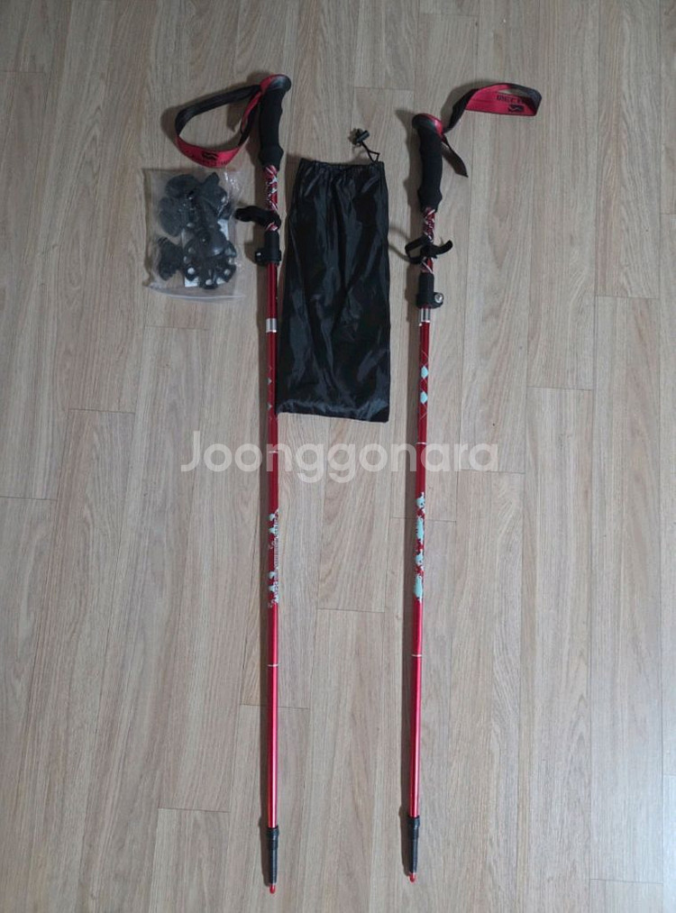 등산용 고급 경량 트래킹 스틱. 새제품입니다.--0