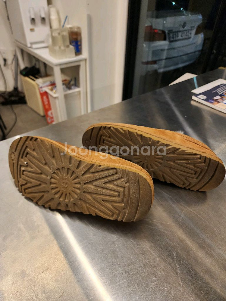UGG 어그 뉴만 체스트넛 260->250 교환가능--4