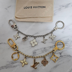 루이비통 에삐 백참 키링 플뢰르 (금장)