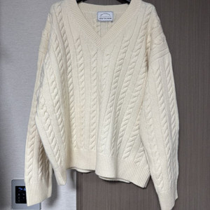 브이넥 케이블 니트