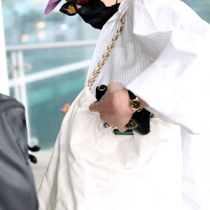 샤넬 22백 화이트 라지사이즈 팝니다.