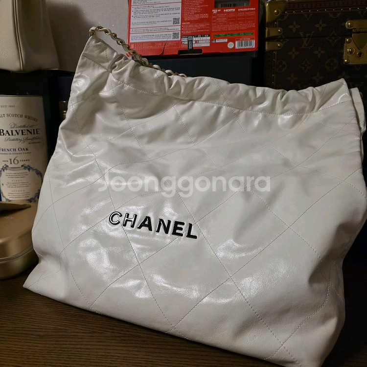 샤넬 22백 화이트 라지사이즈 팝니다.--1