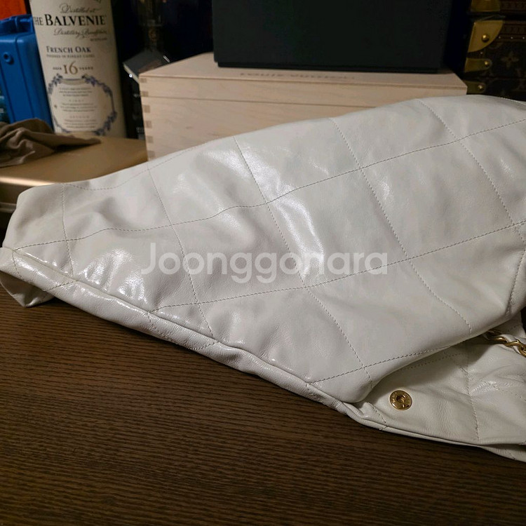 샤넬 22백 화이트 라지사이즈 팝니다.--6