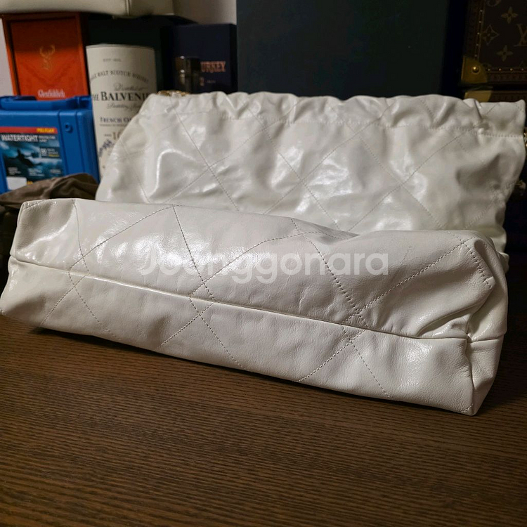 샤넬 22백 화이트 라지사이즈 팝니다.--7