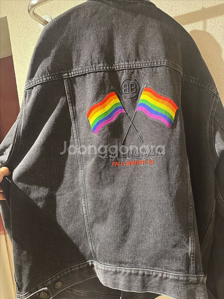 발렌시아가 데님자켓 판매중--1