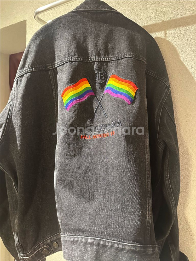 발렌시아가 데님자켓 판매중--2