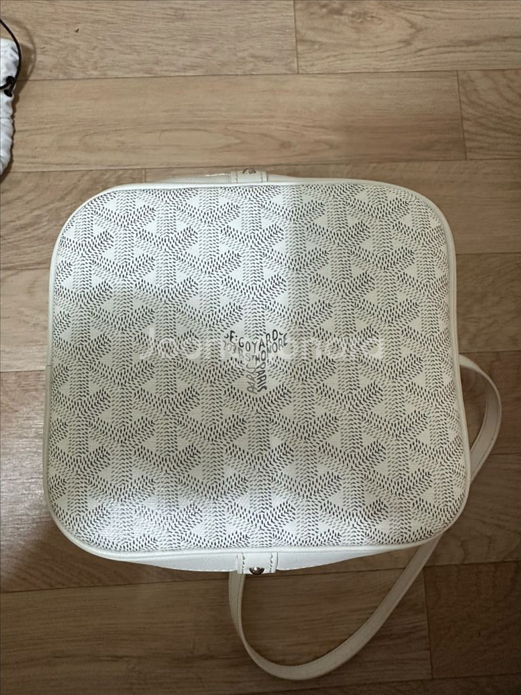 고야드 쁘띠플로 버킷백 화이트--4