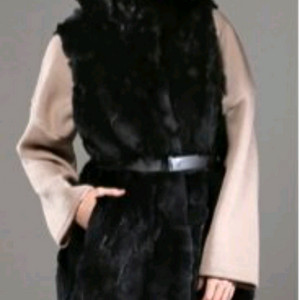 리가 리얼렉스 토끼털 숄카라 롱조끼 판매합니다.