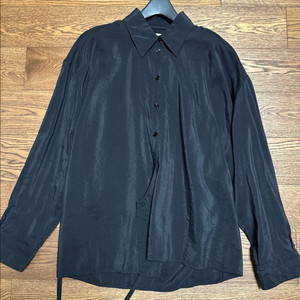 르메르 트위스트 셔츠