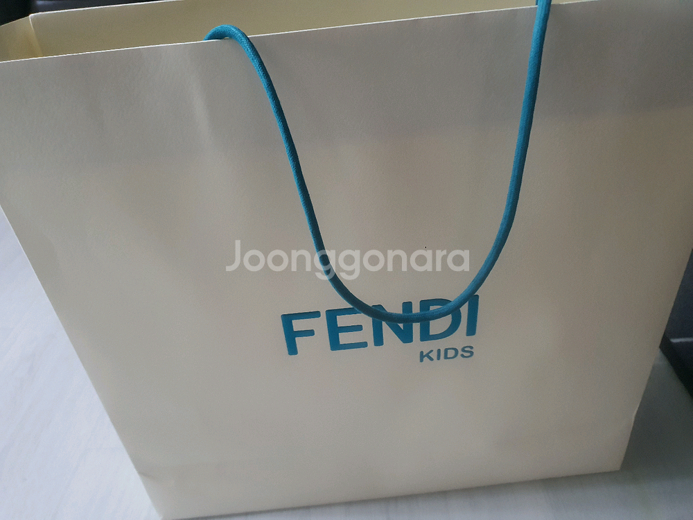 펜디 키즈 FF로고 케이프판초 블랙 3사이즈 새상품--2