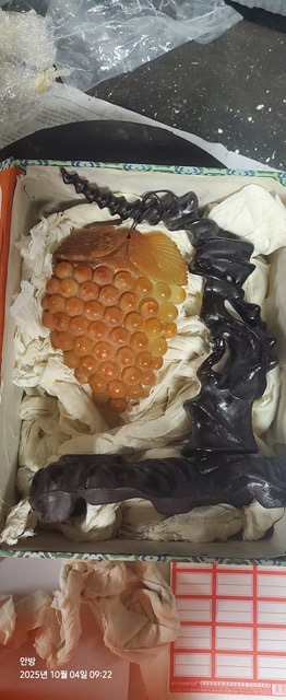 [골동품] 천연수산옥 포도문 좌대 장식품--0