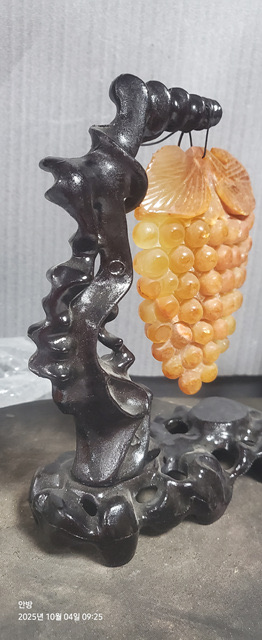 [골동품] 천연수산옥 포도문 좌대 장식품--3
