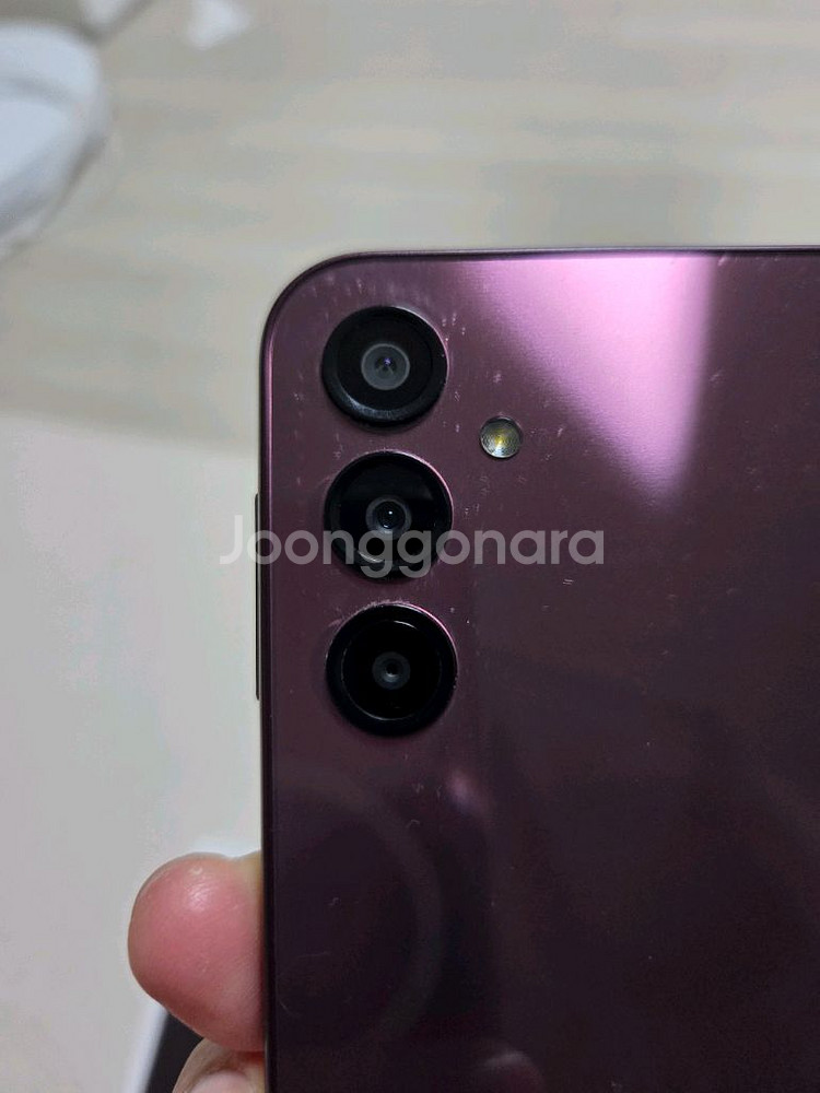 갤럭시 A24 128GB 다크레드 색상 판매합니다--2