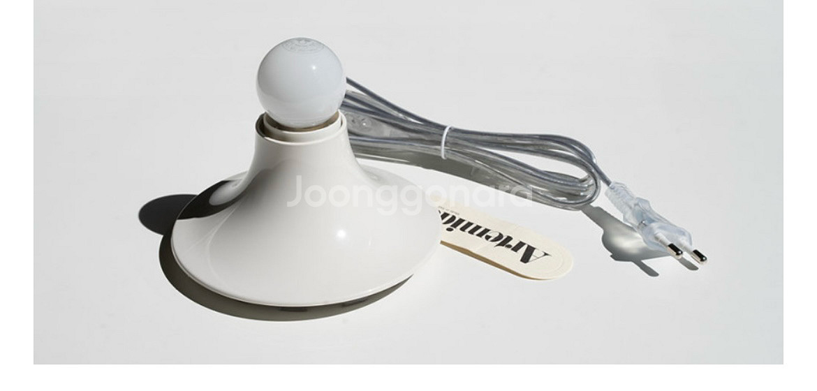 아르떼미데 테티 벽조명 화이트색상 팝니다.--1