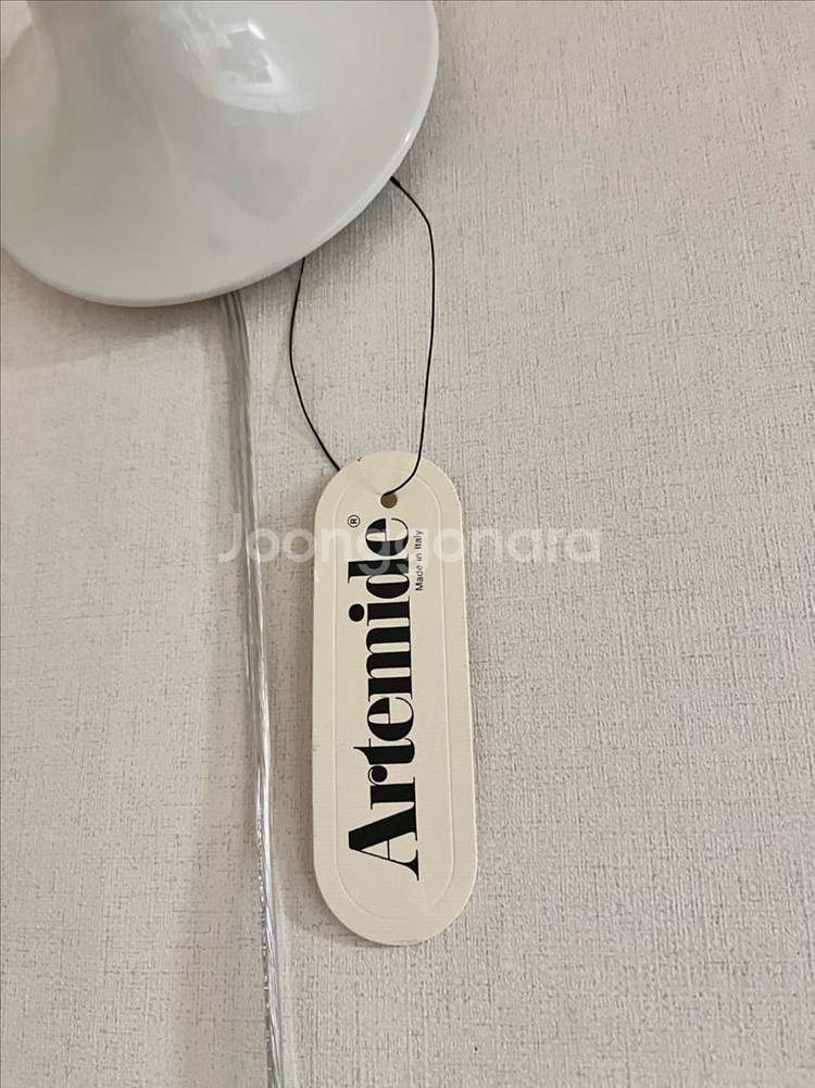 아르떼미데 테티 벽조명 화이트색상 팝니다.--6