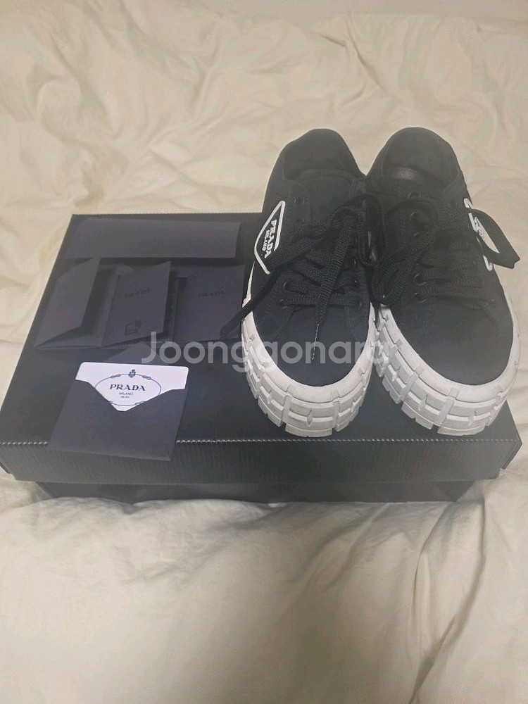 프라다 개버딘 스니커즈 판매합니다.--4