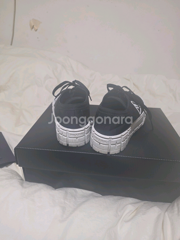 프라다 개버딘 스니커즈 판매합니다.--2