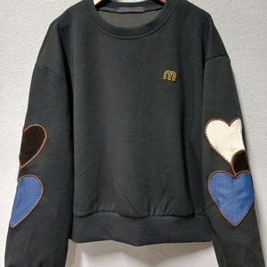 MANZA 하트 패치 검정 맨투맨 free