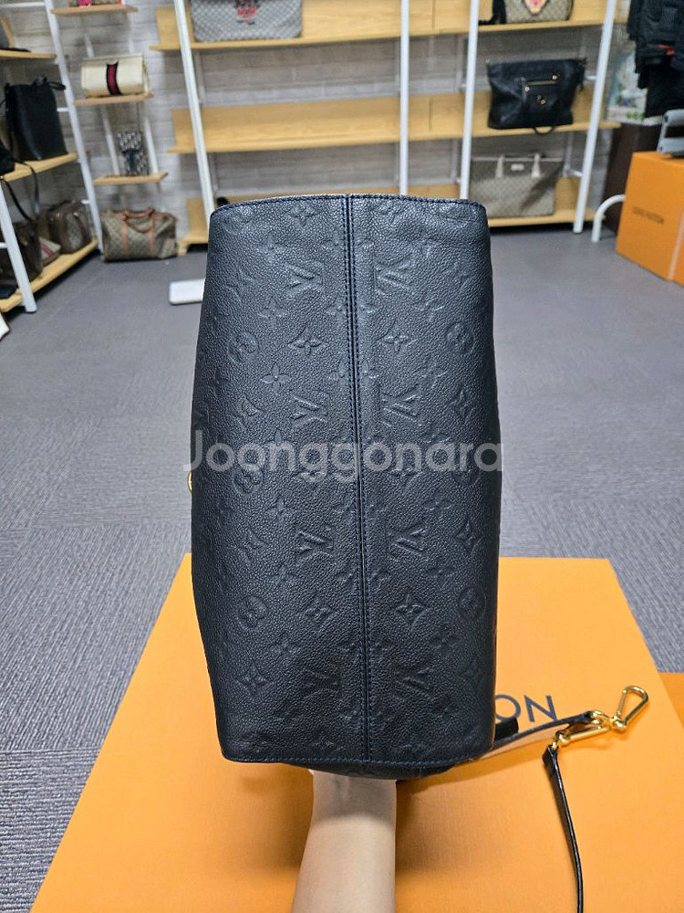 [특가][정품]루이비통 앙프레뜨 루미네즈 숄더백--4